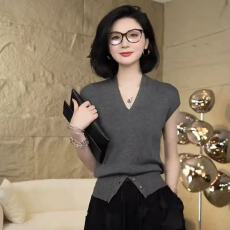批发2026夏季新款气质V领时尚高级短袖针织衫女小众开叉修身显瘦上衣