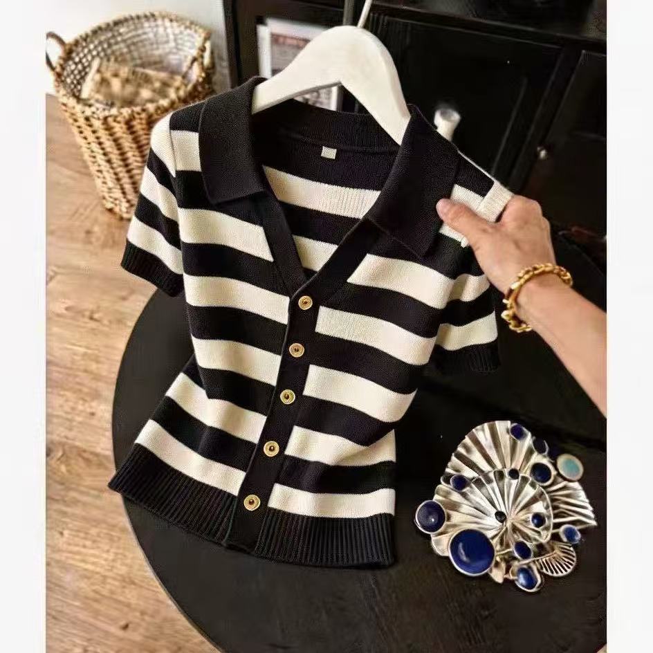 한국 스타일 디자인 센스 레트로 스트라이프 V넥 반팔 니트 스웨터 여성 여름 새로운 연령 감소 슬림해 보이는 다용도 작은 맨위
