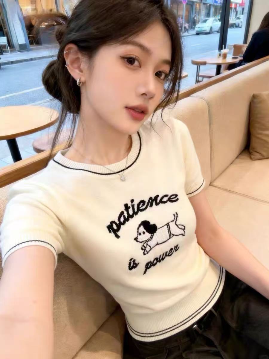 한 부서 살구 색상 강아지 자카드 니트 반팔 티셔츠 여성 여름 얇은 스타일 작은 키 몸매 가꾸기 슬림해 보이는 쇼트 스타일 맨위