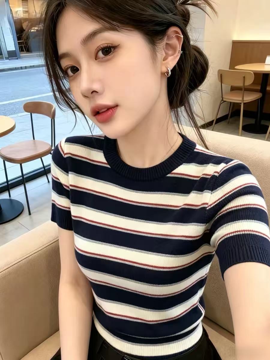 고급 센스 배색 스트라이프 라운드 넥 반팔 니트 티셔츠 여성 2026 여름 루즈핏 슬림해 보이는 얇은 스타일 다용도 맨위