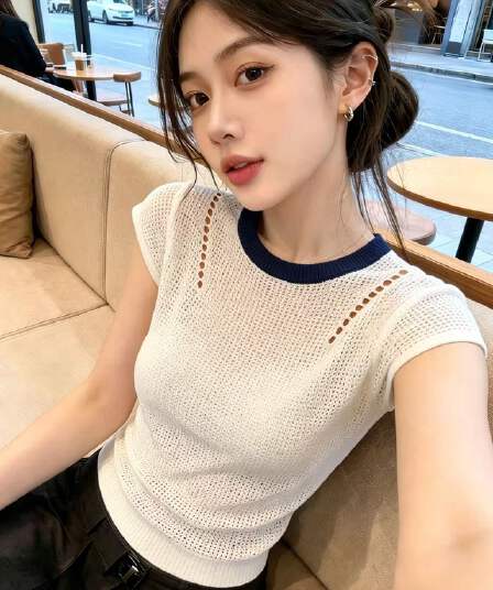 베이지 색 홀로우 아웃 니트 반팔 티셔츠 여성 여름 2026 년 새로운 부드러운 바람 다용도 연령 감소 품격 맨위