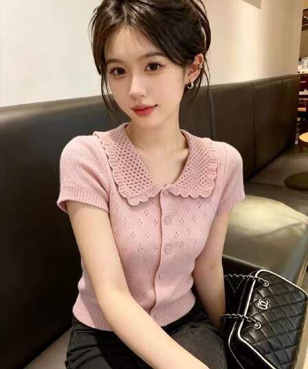 달콤한 자매 바람 핑크색 홀로우 아웃 베이비 칼라 니트 오픈 가디건 여성 2026 여름 새로운 절묘한 아름다운 디자인 센스 맨위