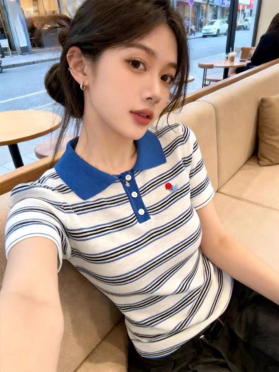 여름 POLO 칼라 스트라이프 반팔 티셔츠 여성 2026 새로운 한 부서 달콤함 연령 감소 루즈핏 캐주얼 긍정적 인 어깨 의류