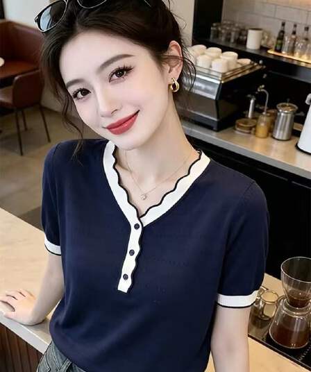 우아함 V넥 패치워크 색상 반팔 니트 스웨터 2026 여름 디자인 센스 다용도 연령 감소 맨위 느슨함 센스 부드럽다 여성