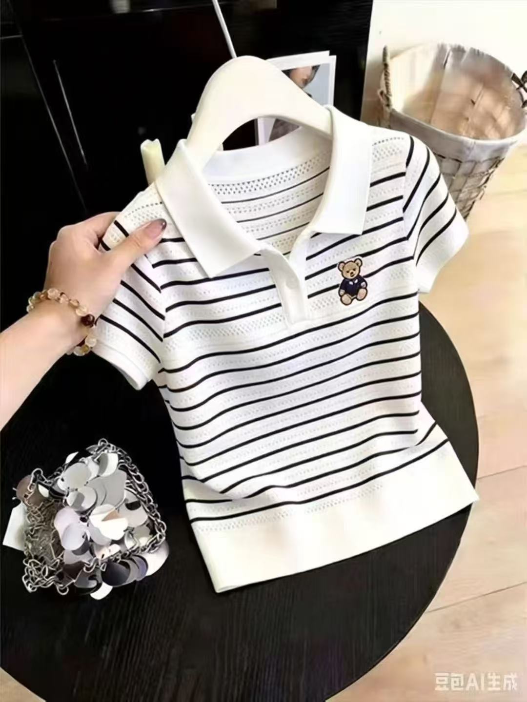 2026 여름 새로운 스트라이프 작은 곰 몸매 가꾸기 POLO 칼라 반팔 티셔츠 여성 폴로 칼라 디자인 센스 여성 한 부서
