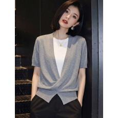 批发2026<b class='q'>夏</b>季新款灰色假两件短袖针织T恤女V领巨显瘦大码微胖遮肉上衣