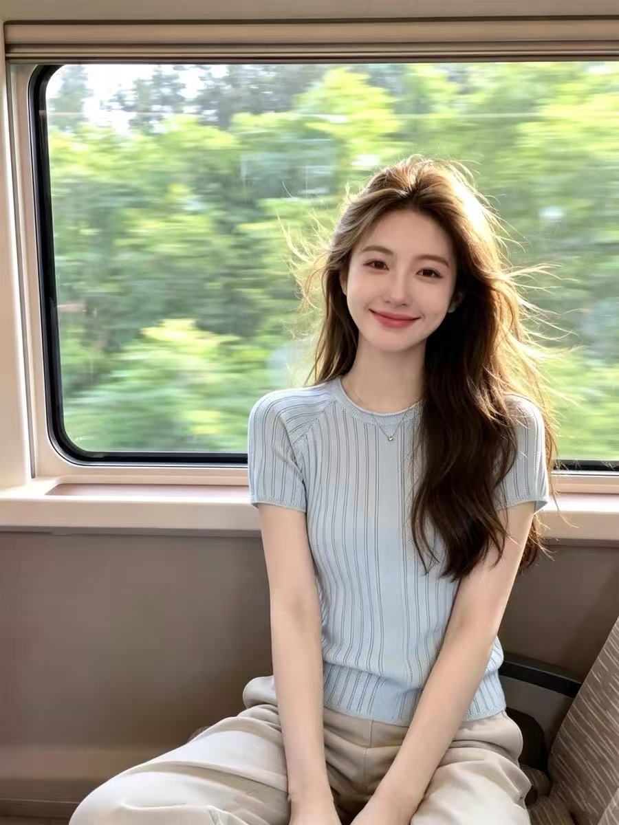 프랑스식 출퇴근 바람 세로 줄무늬 니트 스웨터 여성 여름 품격 몸매 가꾸기 슬림해 보이는 기초 섹션 파란색 티셔츠