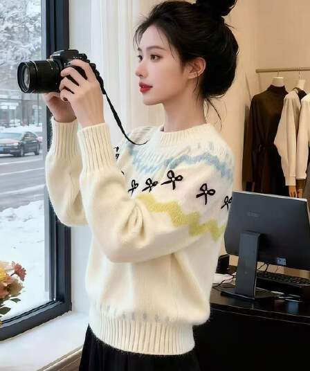 달콤함 공정한 섬 풀오버 스웨터 여자 2026 가을 겨울철 새로운 부드러운 바람 부드러운 찹쌀 나비 매듭 니트 스웨터 맨위