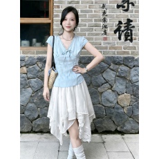 批发实拍夏季新款勾花蕾丝拼接不规则设计感荷叶边百搭显瘦a字半身裙