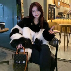 批发冬季新款 黑白条纹托斯卡<b class='q'>纳</b>皮毛一体外套女短款羊羔毛皮草