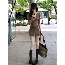 批发已到货 早<b class='q'>秋</b>送皮带V领中袖腰带针织裙女辣妹修身显瘦百褶针织短裙