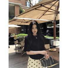 批发已到货 夏季气质简约<b class='q'>高级</b>感竖坑条设计温柔披肩斗篷针织衫