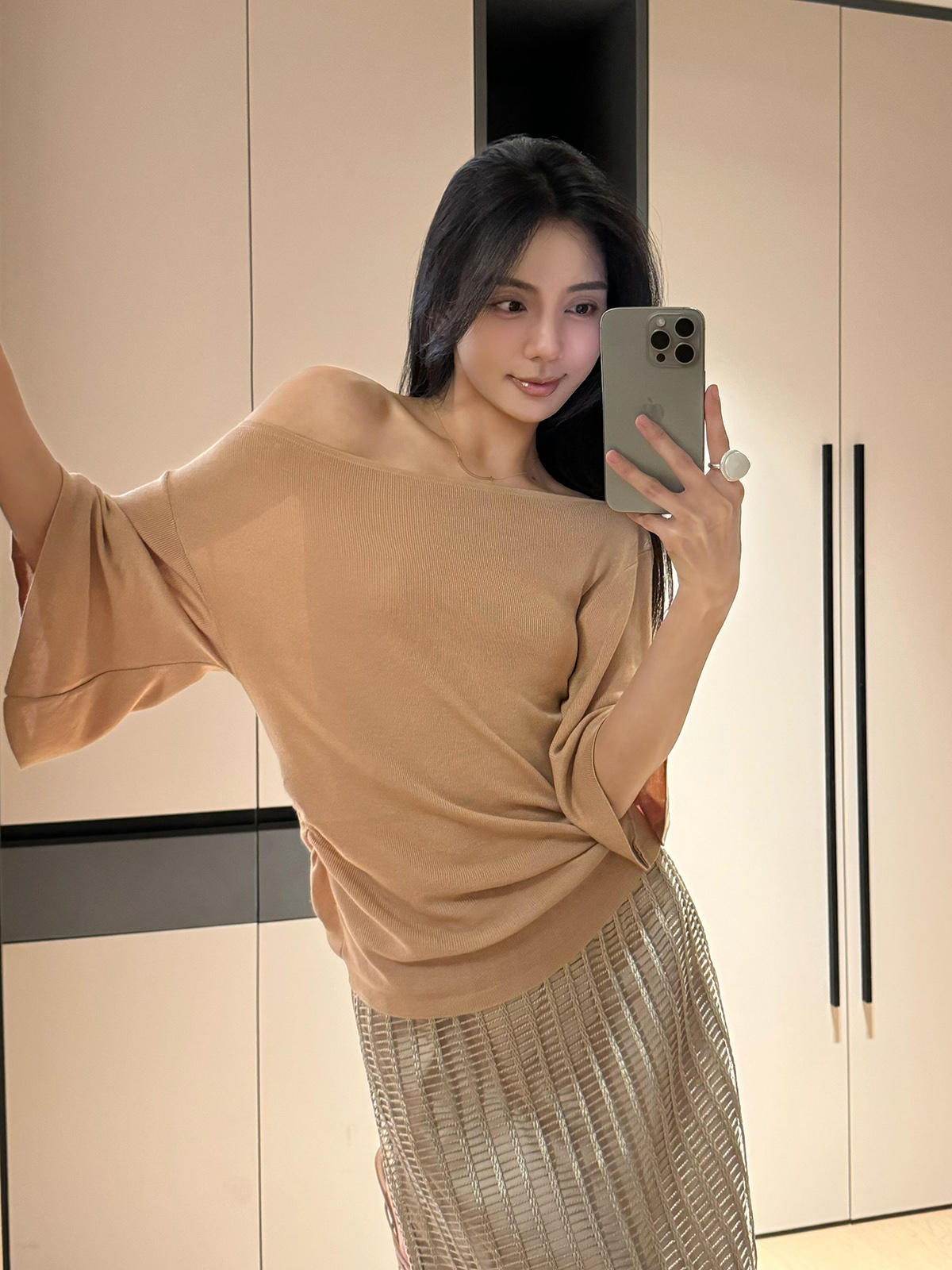 있음 도착 한국 스타일 비스듬한 어깨 니트 스웨터 여성 2026 여름 몸매 가꾸기 슬림해 보이는 반팔 맨위 Chic