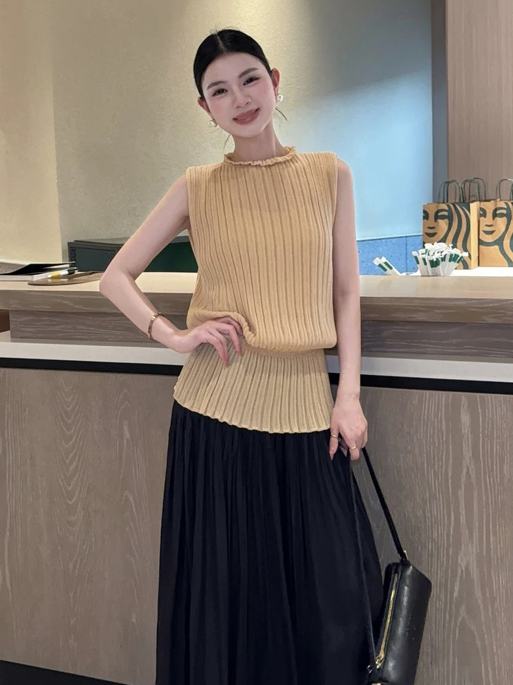 있음 도착 한 부서 플리츠 허리 수축 슬림해 보이는 조끼 니트 스웨터 여성 년 여름 디자인 센스 인사이드 가져 가라. 민소매 맨위