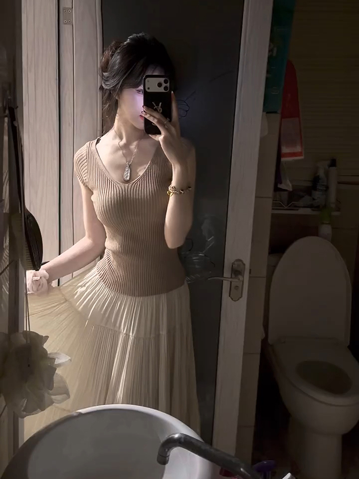 있음 도착 니트 반팔 부드러운 도루 센스 플리츠 롱 코트 루즈핏 요정 고대 조기 바람 여성 반신 치마 세트 여성