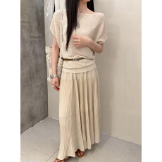 已到货 新款夏季奶茶针织斜肩上衣压褶蛋糕裙两件套套装