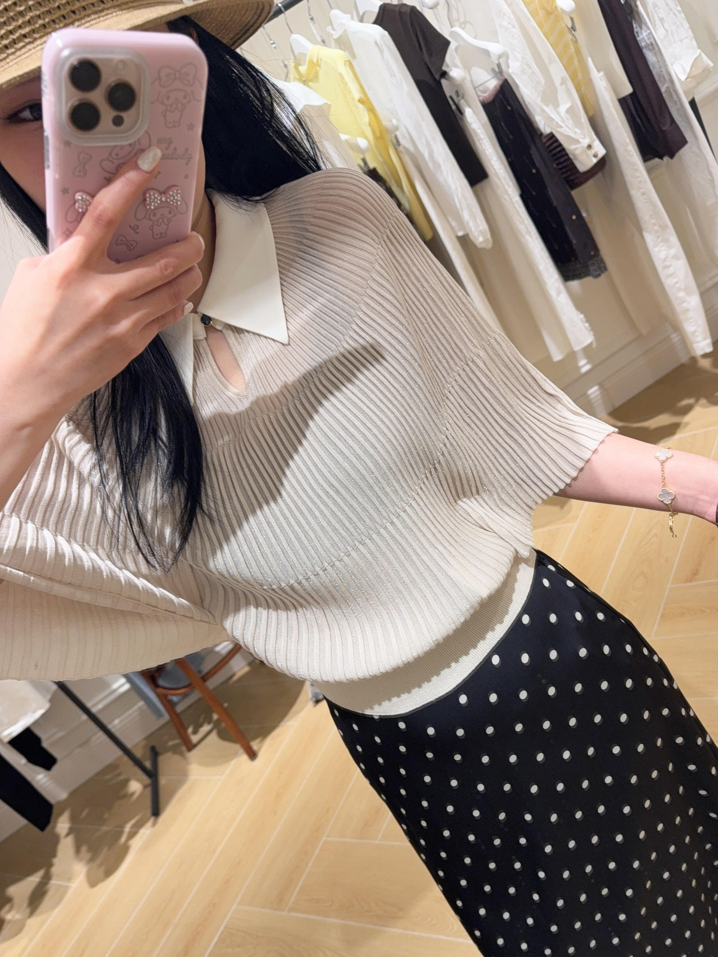 있음 도착 망토 디자인 센스 반팔 티셔츠 여성 여름 2026 새로운 인사이드 가져 가라. 기본 셔츠 맨위