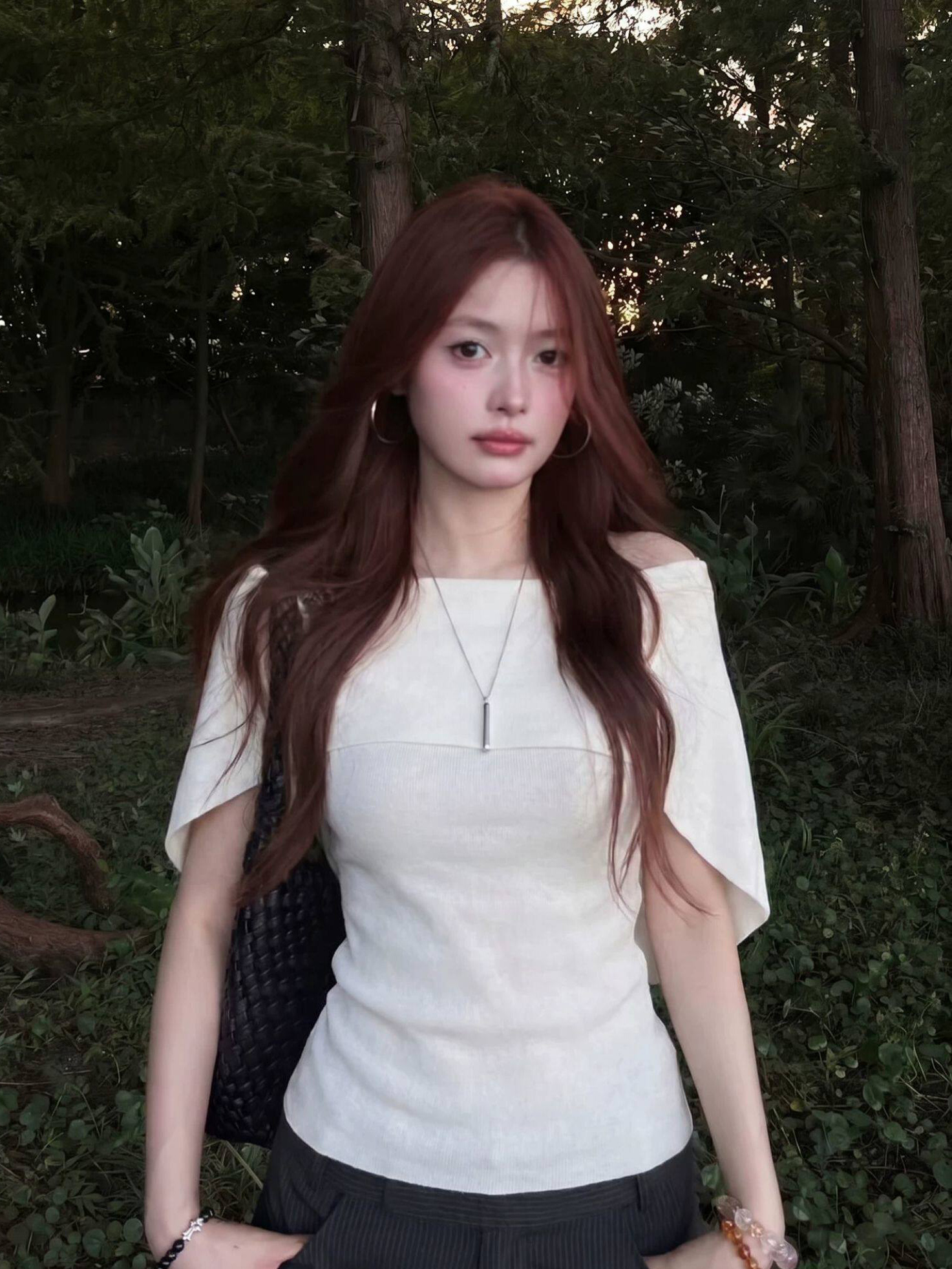 있음 도착 오래된 돈 바람 오프숄더 망토 반팔 티셔츠 여성 여름 품격 느슨함 니트 스웨터 허리 수축 도루 센스
