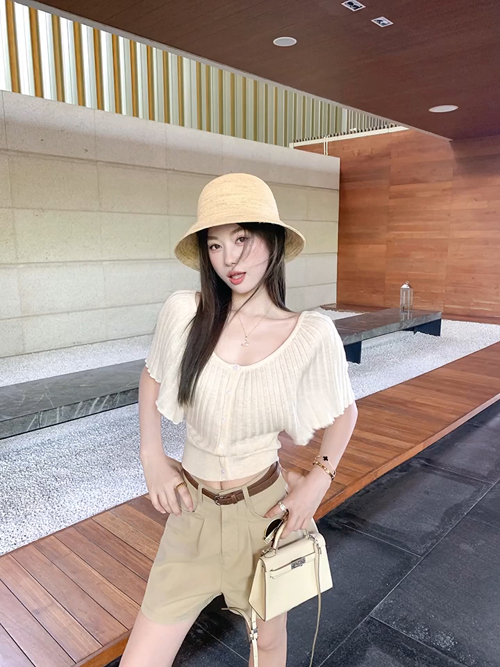있음 도착 계란 놓기 야옹 장기 화이트 코우 26 신제품 30 양모 장기 Pleat 대 라운드 넥 니트 맨위