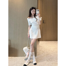 批发已到货 夏日小白花 针织套装女<b class='q'>春</b>夏季一字肩上衣百褶裙两件套