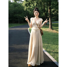 批发已到货 V领针织短袖女夏季小众修身显瘦辣妹打底衫半身裙套装女