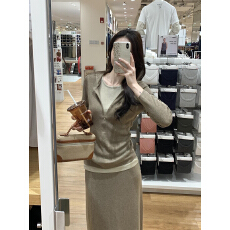 批发已到货   秋冬新款松弛感假两件连帽针织衫上衣半身裙<b class='q'>两件套</b>装女