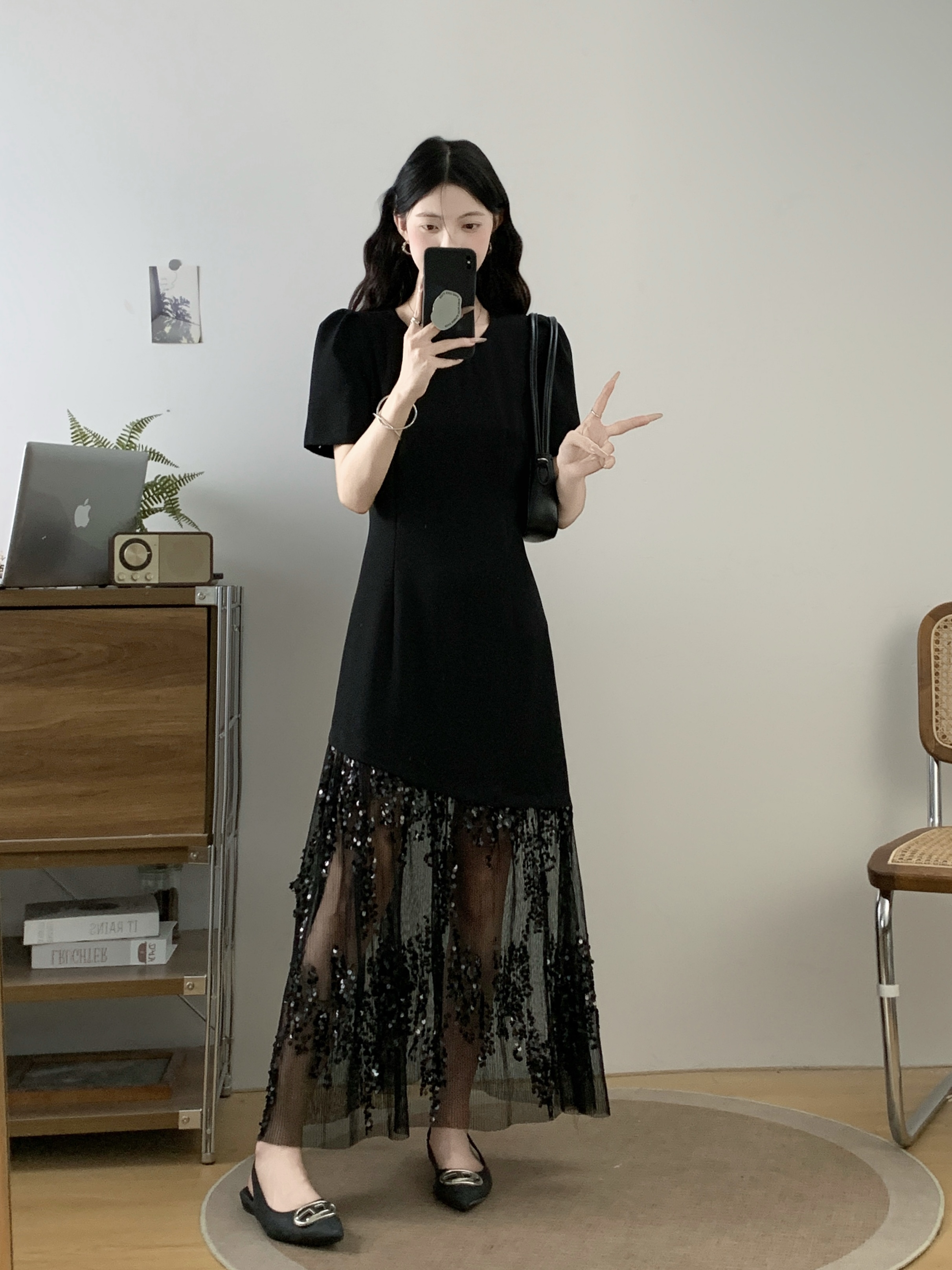 실사 빅 사이즈 여성 의류 2026 여름 새로운 프랑스식 빛 럭셔리 스팽글 패치워크 망사 몸매 가꾸기 슬림해 보이는 드레스