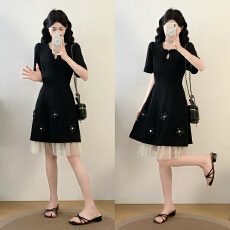 批发实拍<b class='q'>大码</b>女装2026夏季新款法式V领立体花朵收腰显瘦气质连衣裙