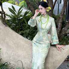 批发英花绿颜新中式绿色改良旗袍2026秋<b class='q'>冬</b>新款厚款针织提花旗袍女