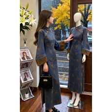 批发新中式国风复古改良刺绣旗袍高级感气质开叉修身包臀连衣裙2025<b class='q'>秋</b>