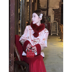 批发马上成功新中式红色新年限定刺绣外套半身裙国风套装