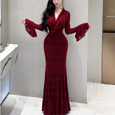 批发纯欲性感蕾丝V领长袖蕾丝连衣裙女<b class='q'>春</b>季新款高级感修身显瘦包臀裙