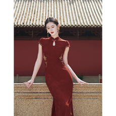 批发雪玉花新中式红色绣花订婚改良旗袍女<b class='q'>春</b>敬酒服长袖连衣裙