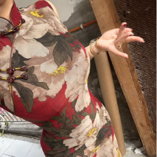 批发画报夫人自制温柔弹力网纱大花港工旗袍_港工无袖红坤林