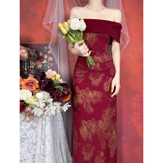 批发法式复古一字肩红色连衣裙女<b class='q'>夏</b>短袖气质显瘦订婚敬酒礼服长裙