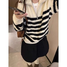今年流行的漂亮毛衣女春秋新款慵懒风宽松半拉链翻领条纹针织衫