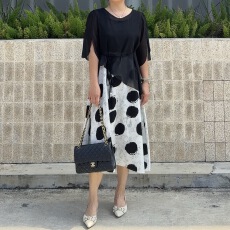 批发25春<b class='q'>冬</b>新款黑色圆点印花两件套轻薄外搭轻奢风背心长裙休闲风