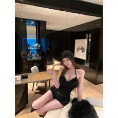 批发实拍实价 热辣性感毛毛拼接V领挂珠吊带上衣+纯色包臀皮带短裤