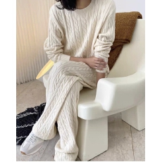 批发2025<b class='q'>韩国</b>圆领绞花毛衣麻花宽腿裤休闲加厚打底