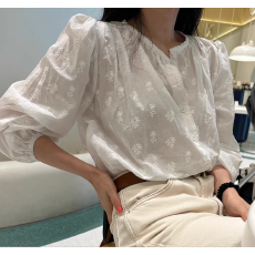 批发东大门韩国chic别致雕花<b class='q'>刺绣</b><b class='q'>衬衫</b> 2025新款蕾丝镶边上衣