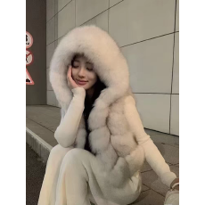 批发2026秋冬新款ins显瘦洋气连帽短款韩系毛毛马甲气质高端女