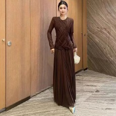 批发<b class='q'>欧美</b>小众时髦洋气打结网纱圆领连衣裙女秋季收腰显瘦大摆优雅长裙