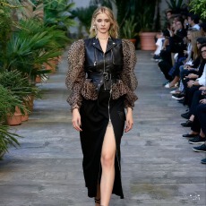 批发欧美时尚设计感褶皱豹纹网纱长袖拼接绑带收腰拉链PU皮外套女夹克