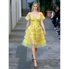 批发轻奢<b class='q'>宫廷</b>风一字肩碎花泡泡袖<b class='q'>连衣裙</b>女夏季网纱木耳边绝美纯欲中裙