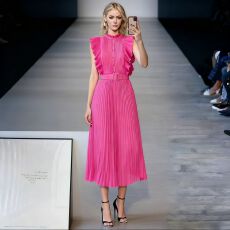 批发新款立领无袖重工压褶拼荷叶边女神范连衣裙