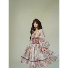 批发欧美名媛甜美浪漫印花方领灯笼袖连衣裙女春秋蕾丝拼接收腰公主裙