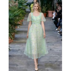 批发法式甜美风泡泡袖碎花亮片<b class='q'>连衣裙</b>女夏季方领收腰显瘦网纱A字长裙