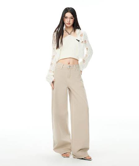 봄 새로운 밀크 티 색상 모통이 칼 스트레이트 루즈핏 해체 디자인 캐주얼 청바지 루즈핏 와이드 레그 팬츠