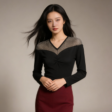 批发实拍欧货春上新设计感别致v领烫钻网镶钻棉<b class='q'>T</b><b class='q'>恤</b>长袖上衣女大量货