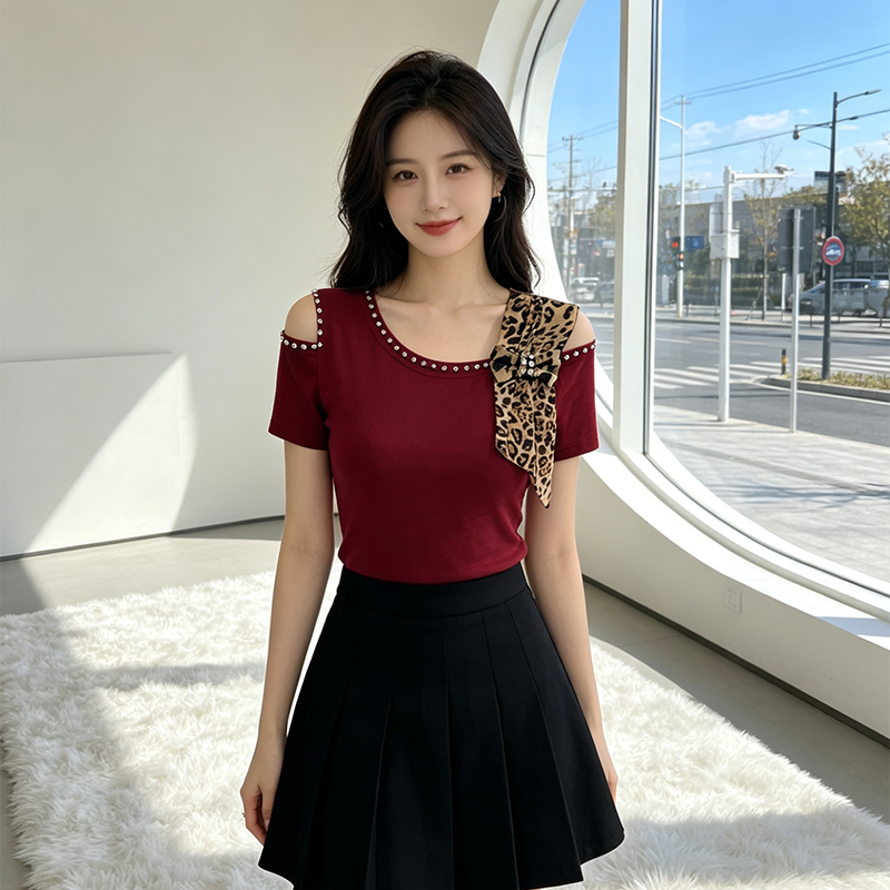 여름 새로운 오프숄더 반팔 티셔츠 여성 디자인 센스 못 훈련 다용도 패션 몸매 가꾸기 품격 나비 매듭 맨위 작은 셔츠